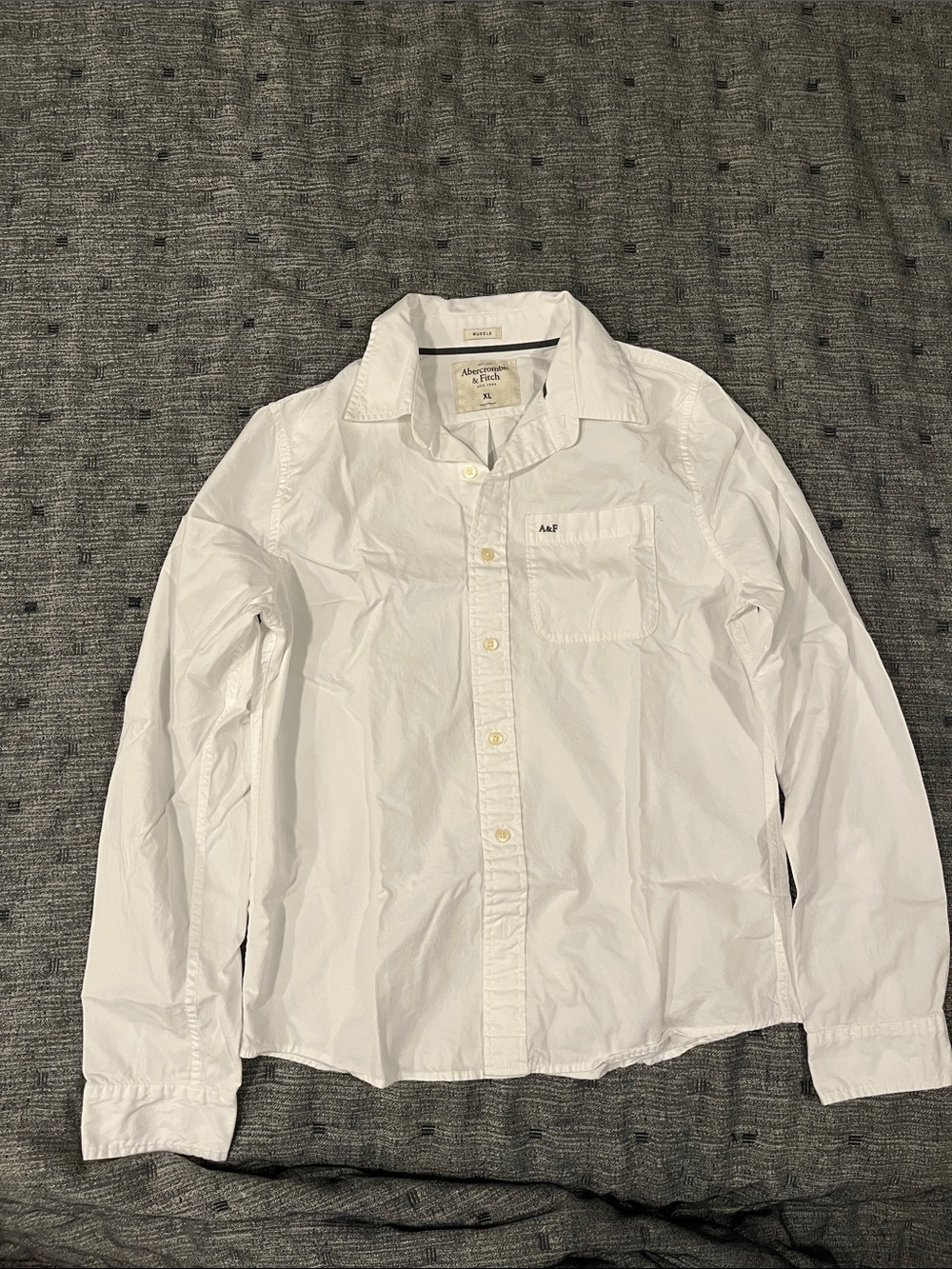 Abercrombie & Fitch White Long-Sleeve muscle Button Shirt
